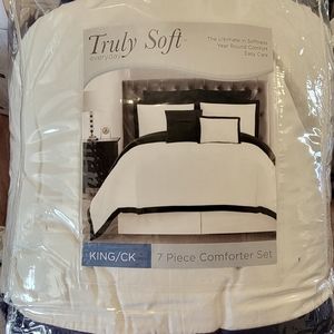 Truly soft king size 7 piece comforter set white and navy blue